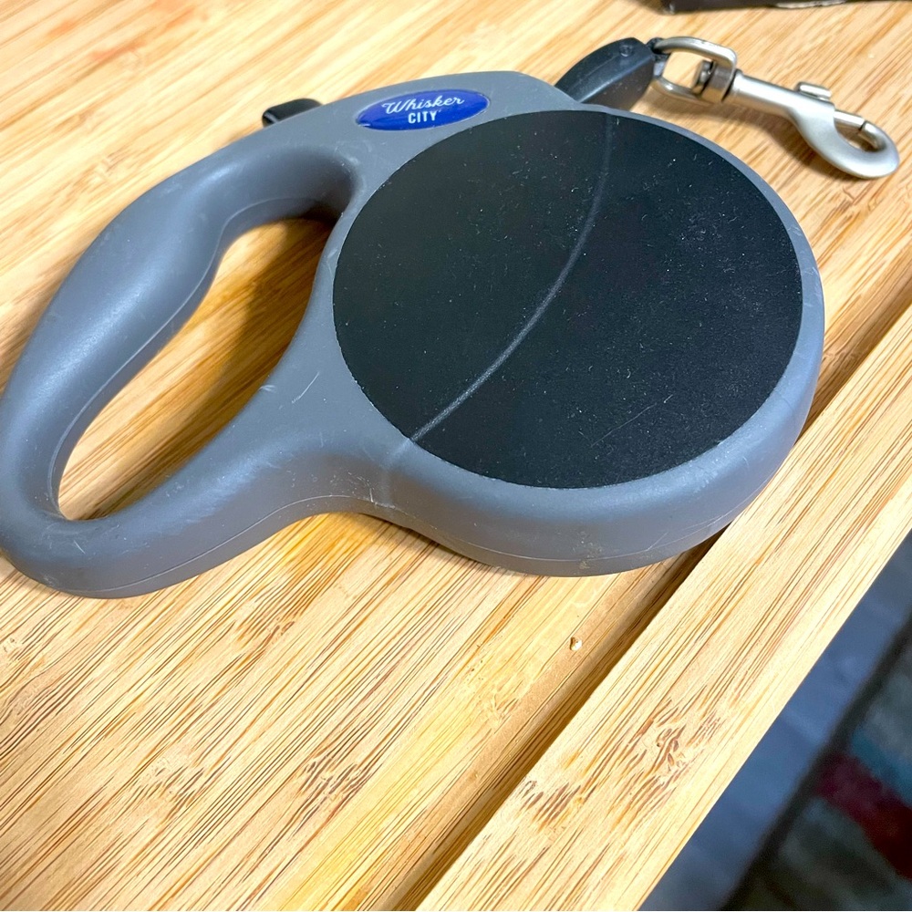 Whisker City Retractable Dog Leash